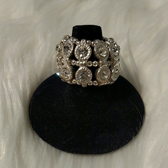 Silvertone Rhinestone And Beaded Ring 3/4 Inch Elastic Stretch Band OS - Picture 2 of 3